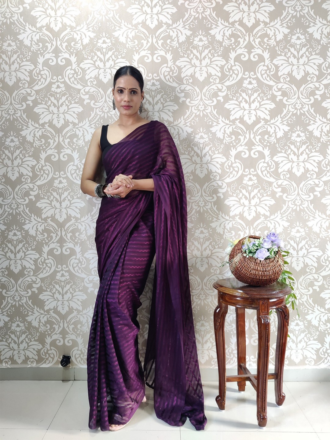 

ZILVIRA Striped Ready to Wear Saree, Purple