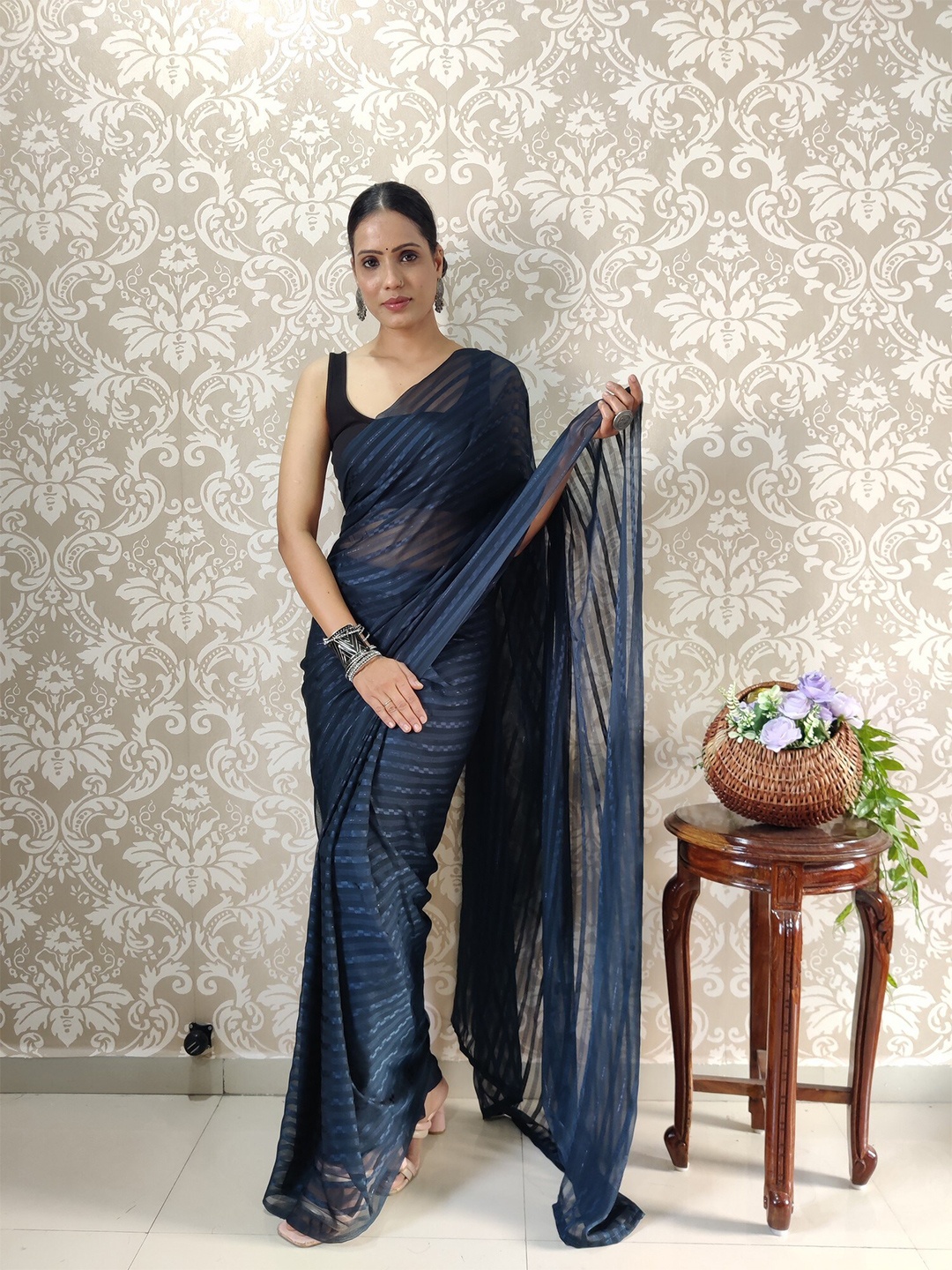 

ZILVIRA Striped Ready to Wear Saree, Navy blue