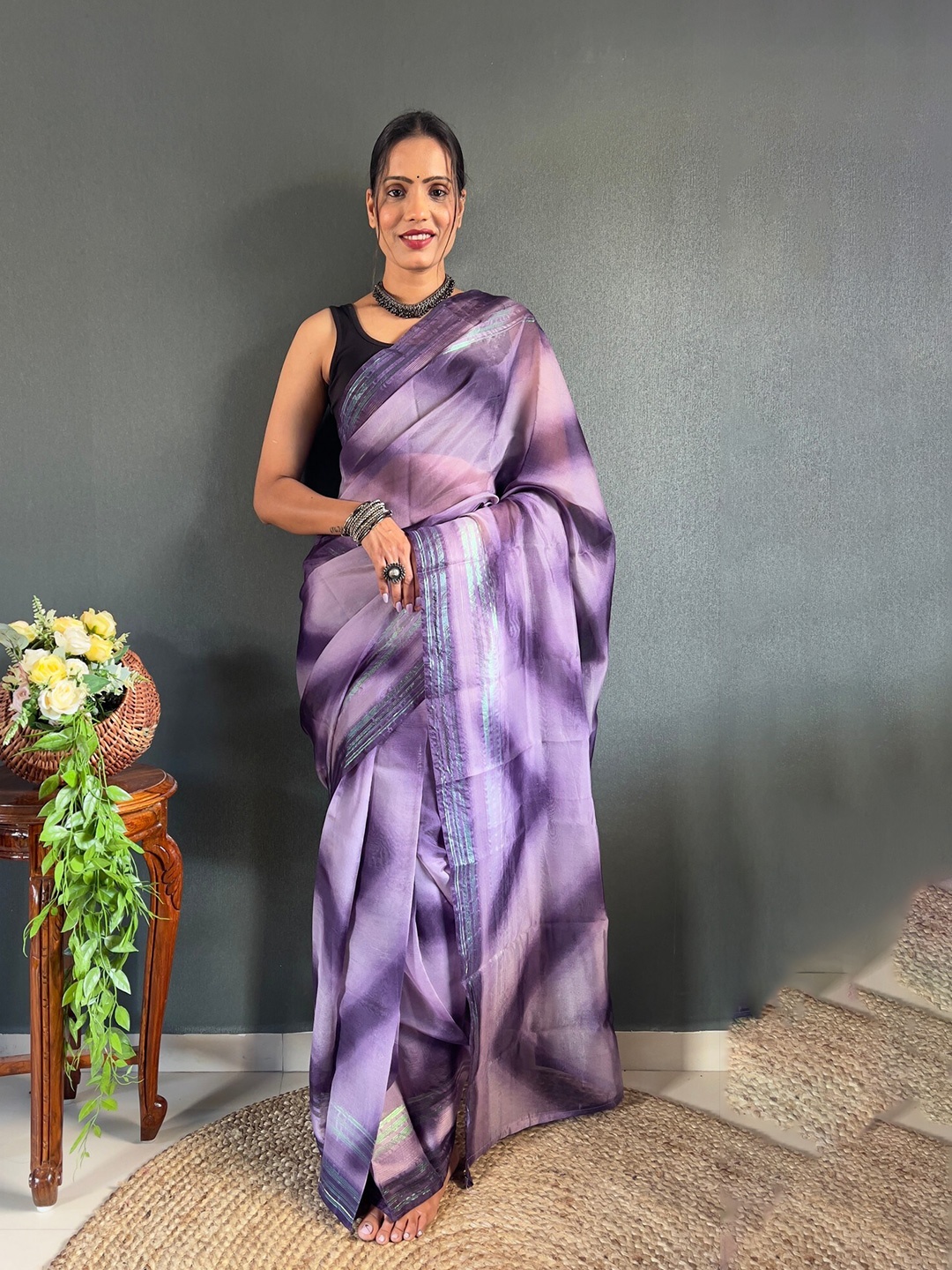 

ZILVIRA Tie & Dye Printed Zari Ready to Wear Saree, Lavender