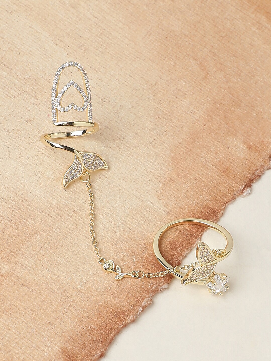 

SOHI Gold Plated Heart Charm Finger Ring