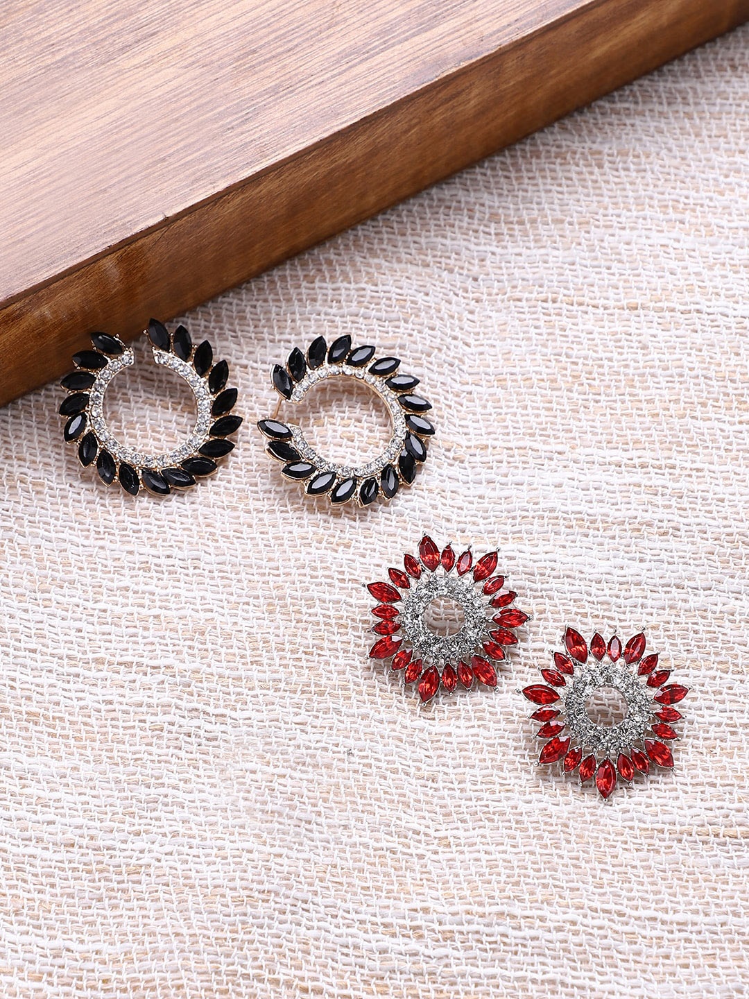 

SOHI Set Of 2 Silver-Plated Contemporary Studs Earrings