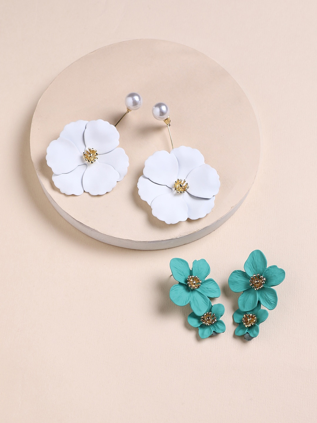 

SOHI Gold-Plated Contemporary Drop Earrings