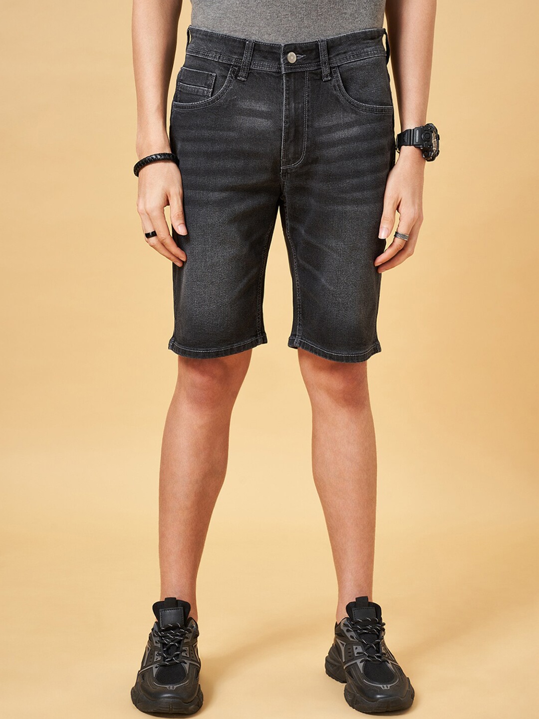 

SF JEANS by Pantaloons Men Washed Mid Rise Denim Shorts, Black