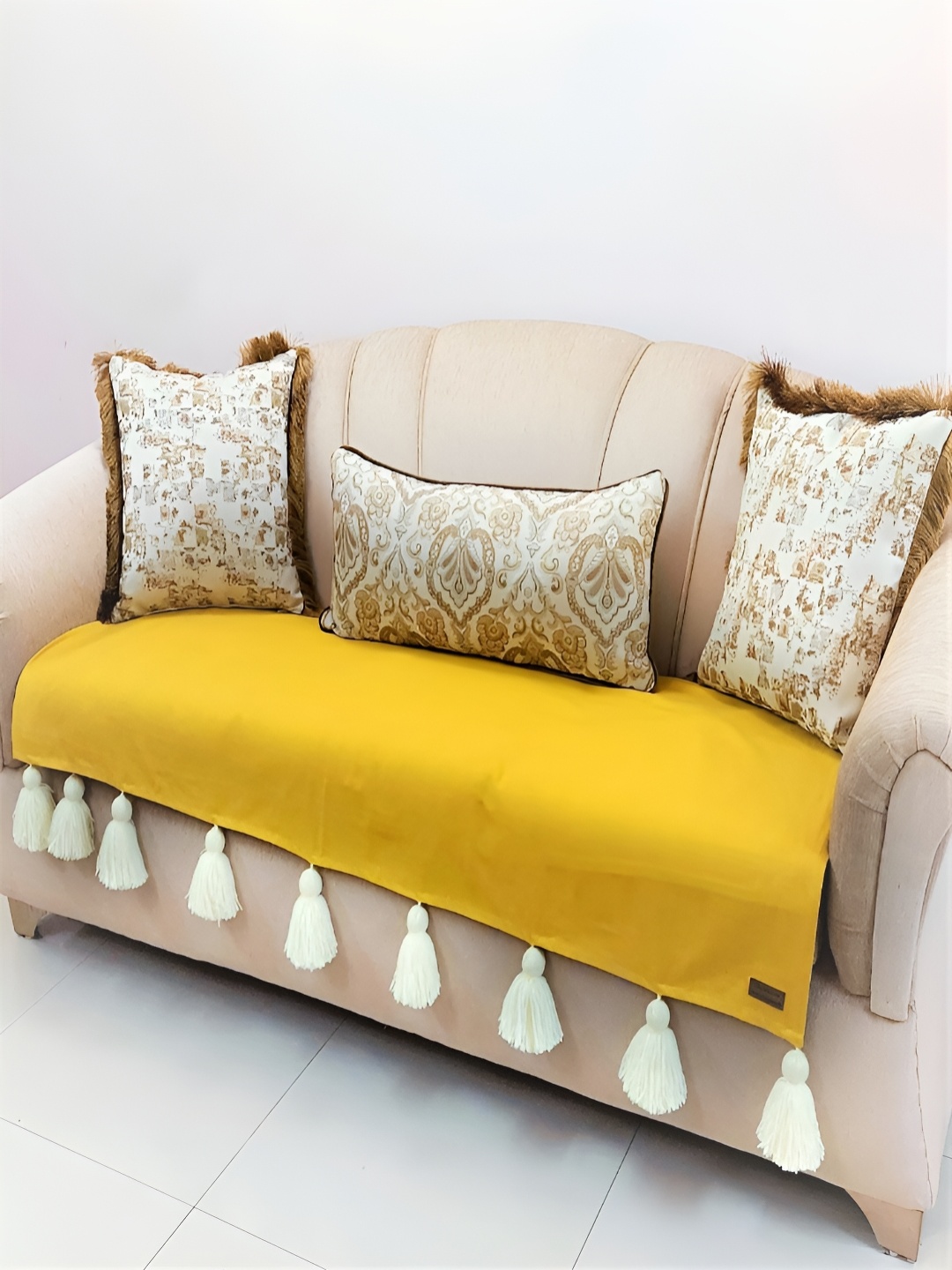 

THROWPILLOW Yellow & White Anti Slip Tassels 4 Seater Sofa Cover