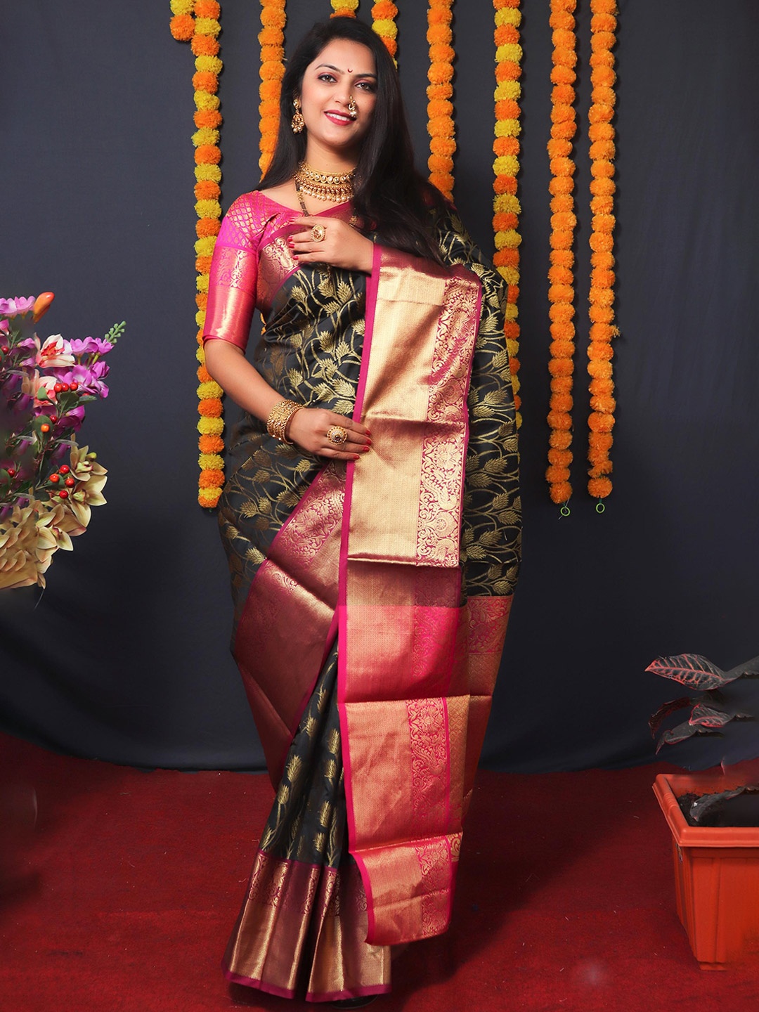 

Royal Rajgharana Saree Ethnic Motifs Woven Design Zari Silk Cotton Kanjeevaram Sarees, Black