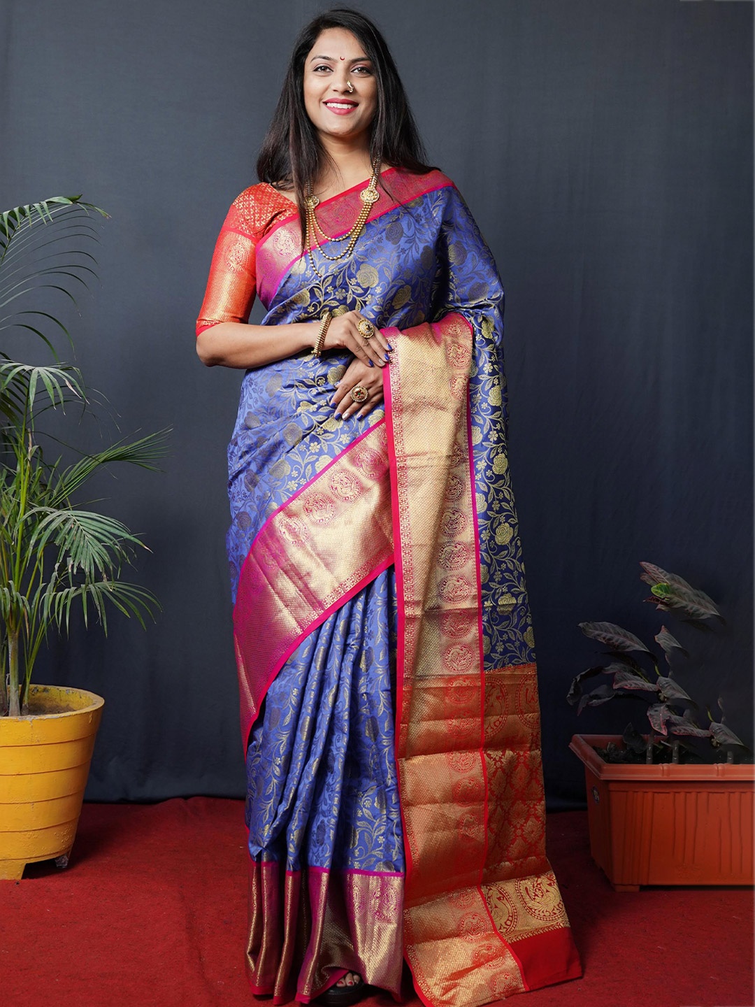 

Royal Rajgharana Saree Floral Woven Design Zari Silk Cotton Kanjeevaram Saree, Blue