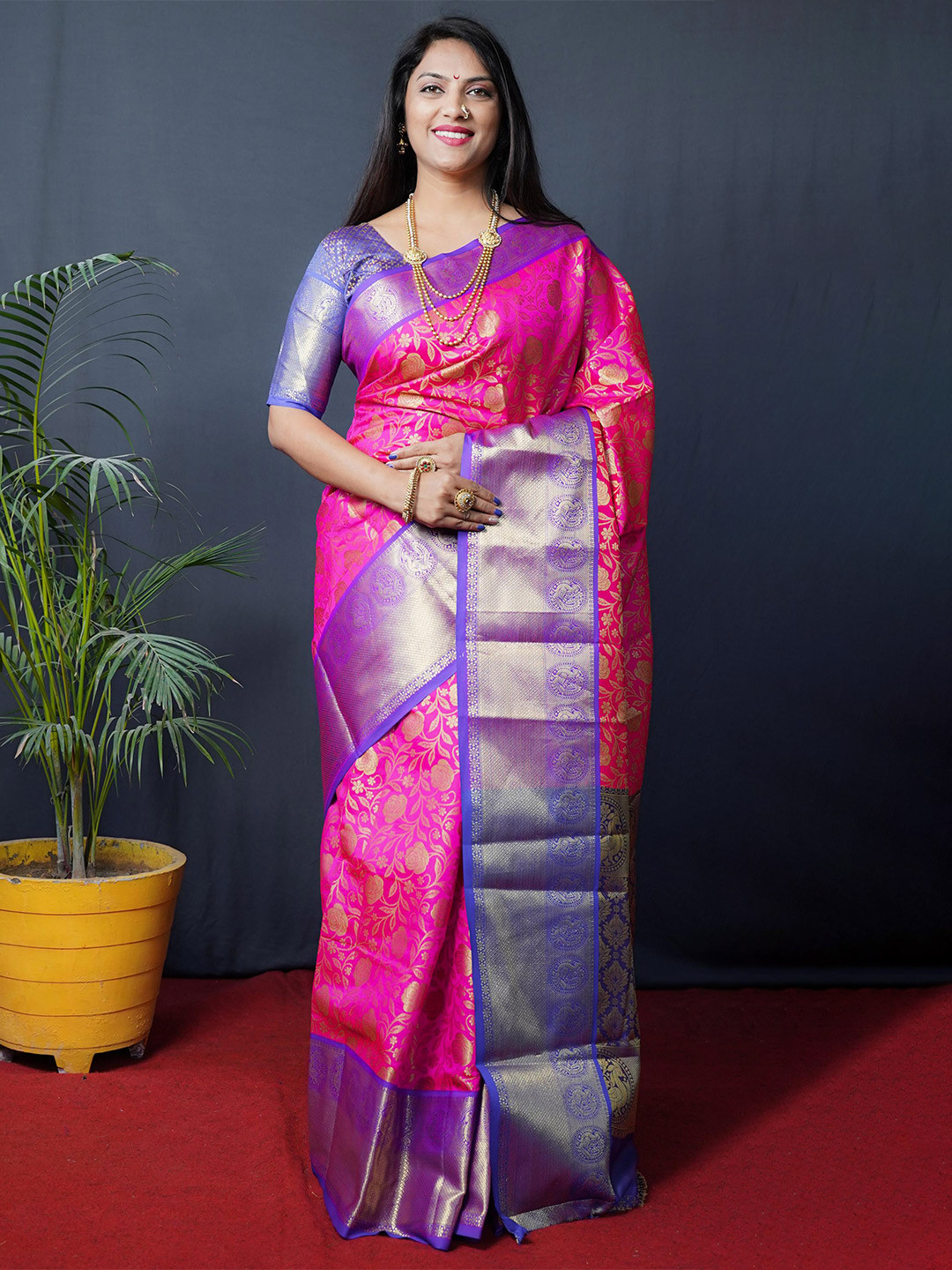 

Royal Rajgharana Saree Ethnic Motifs Woven Design Zari Silk Cotton Kanjeevaram Saree, Pink