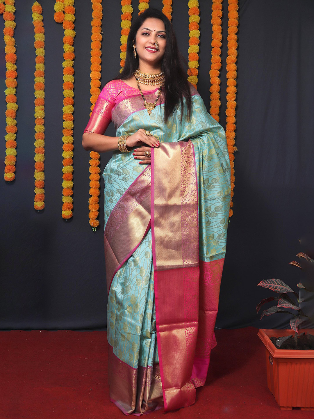 

Royal Rajgharana Saree Floral Woven Design Zari Silk Cotton Kanjeevaram Saree, Sea green