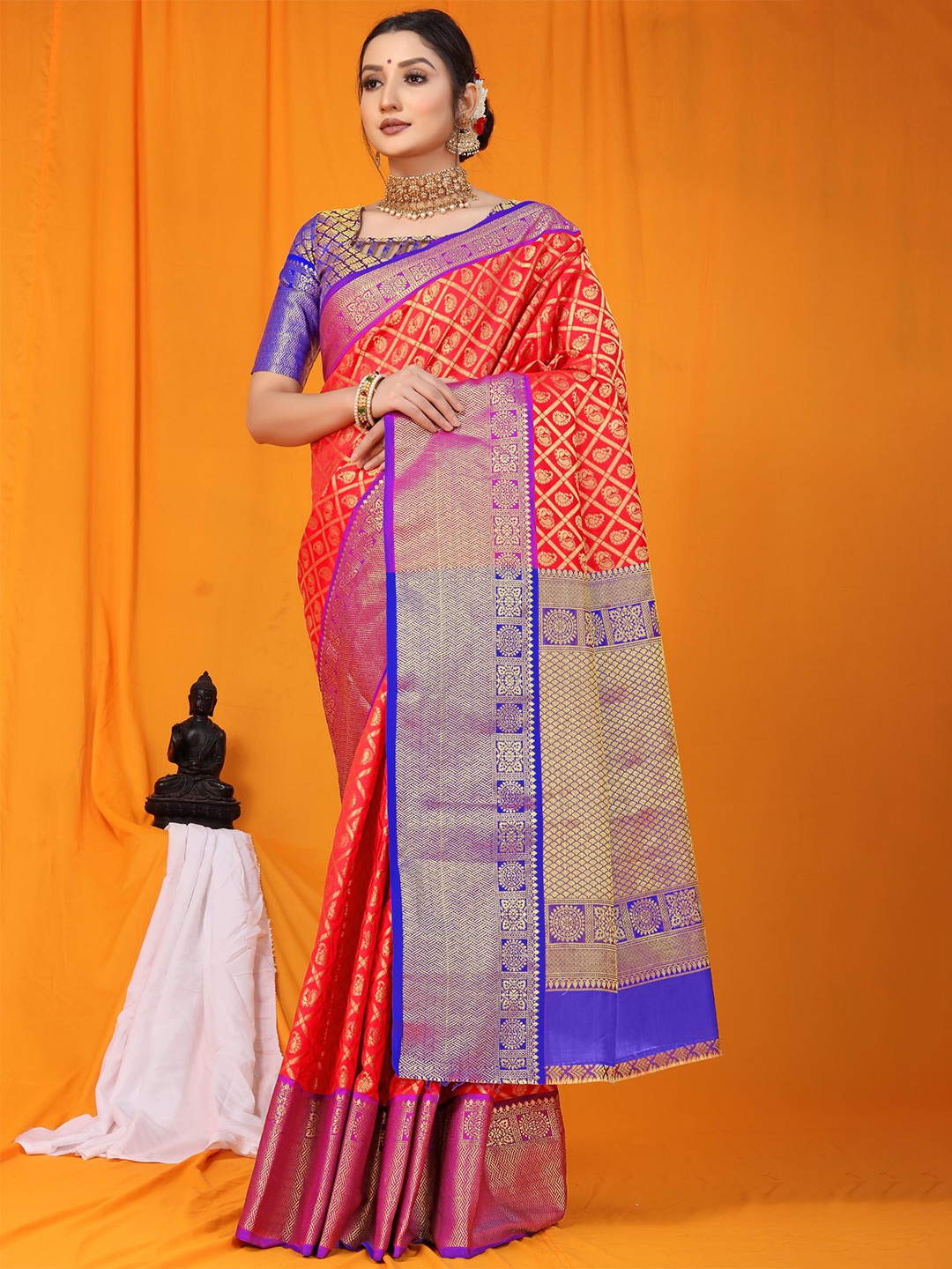 

Royal Rajgharana Saree Paisley Woven Design Zari Silk Cotton Kanjeevaram Saree, Red
