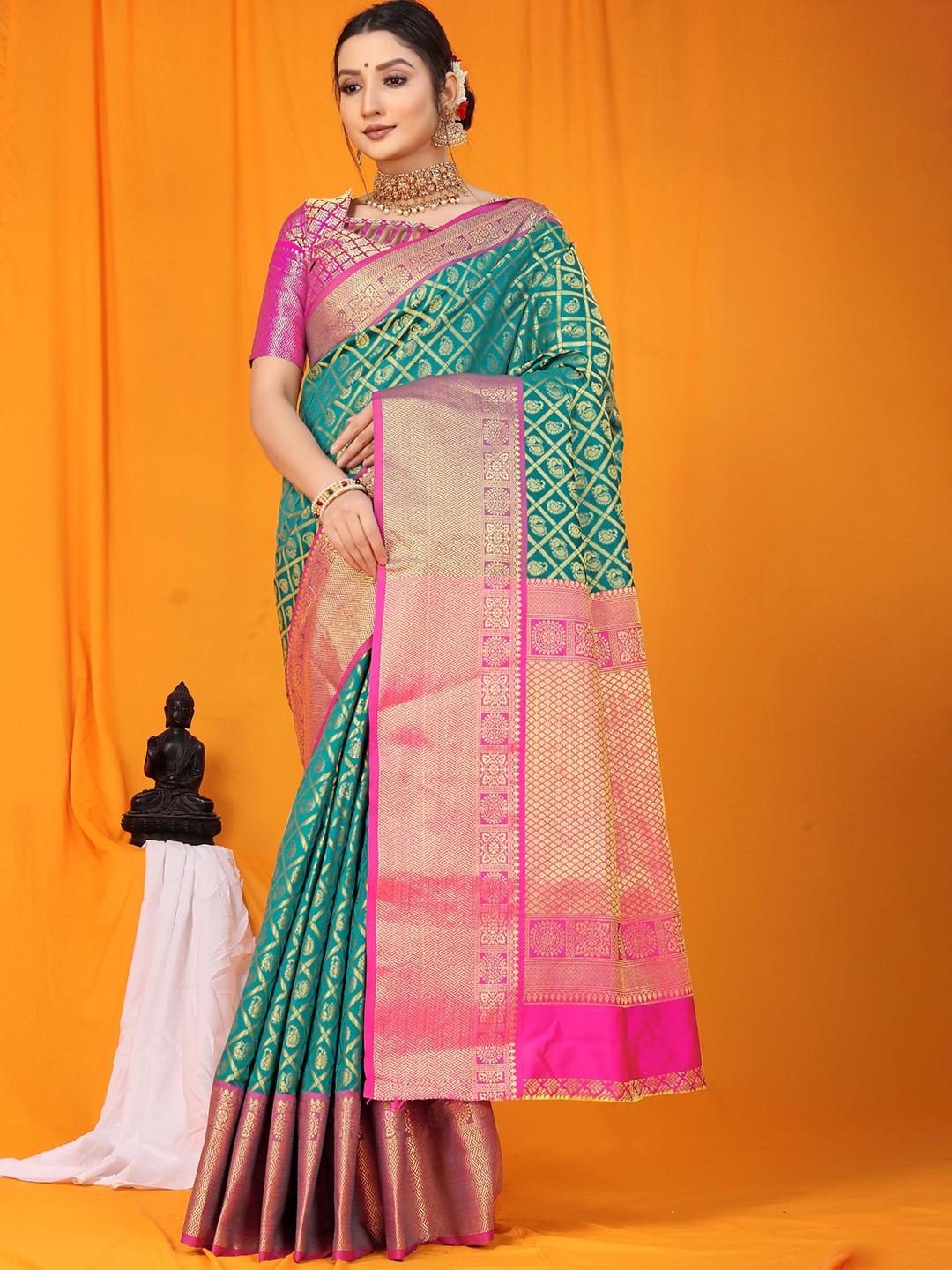 

Royal Rajgharana Saree Paisley Woven Design Zari Silk Cotton Kanjeevaram Saree, Green
