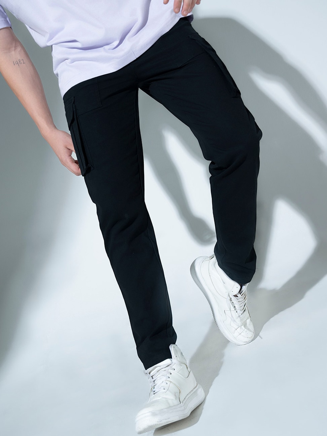 

Hubberholme Men Mid-Rise Relaxed Joggers, Black