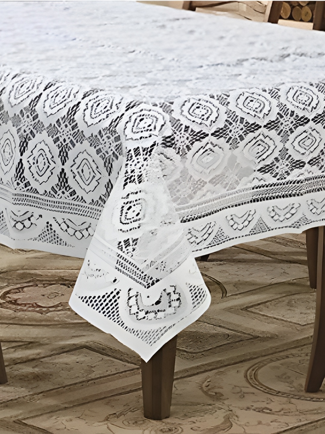 

BIGGER FISH White Cotton 6-Seater Table Cover