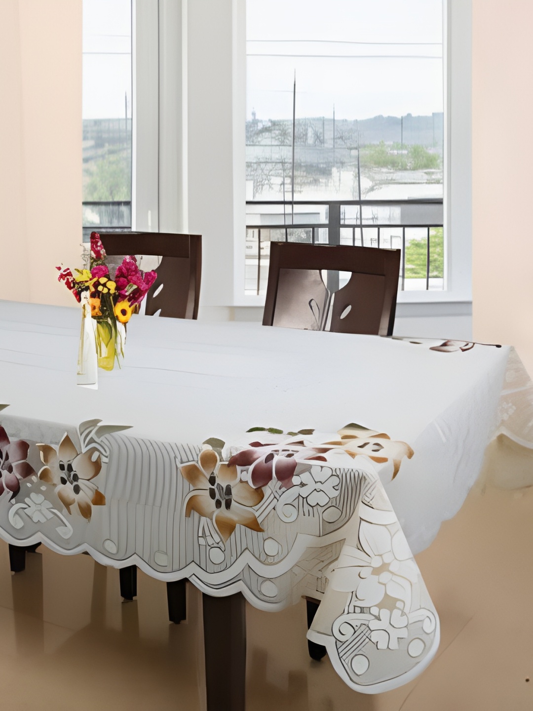 

BIGGER FISH White & Brown Cotton 6-Seater Table Cover
