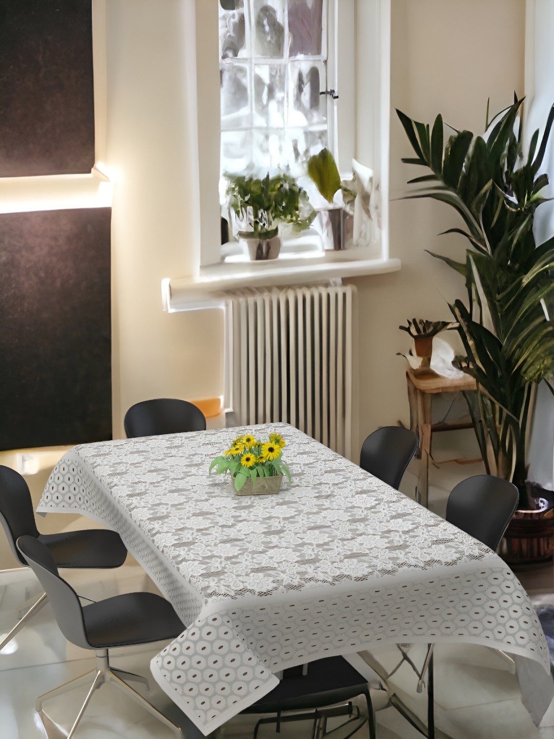 

BIGGER FISH White Cotton 6-Seater Table Cover
