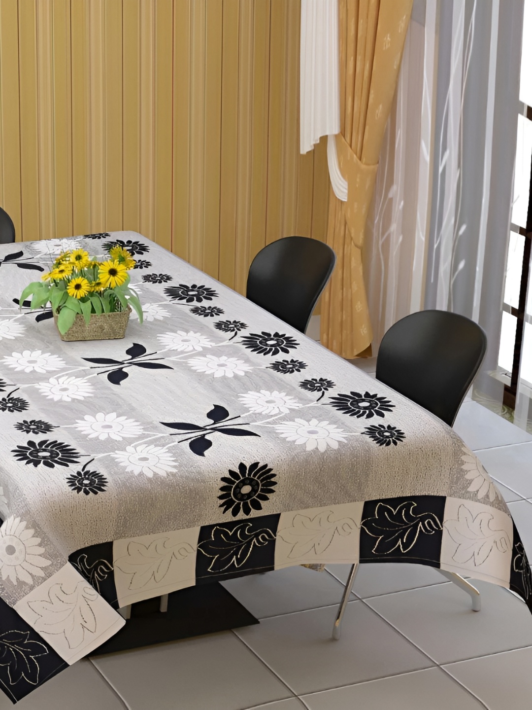 

BIGGER FISH Black & White Floral Cotton 6-Seater Table Cover