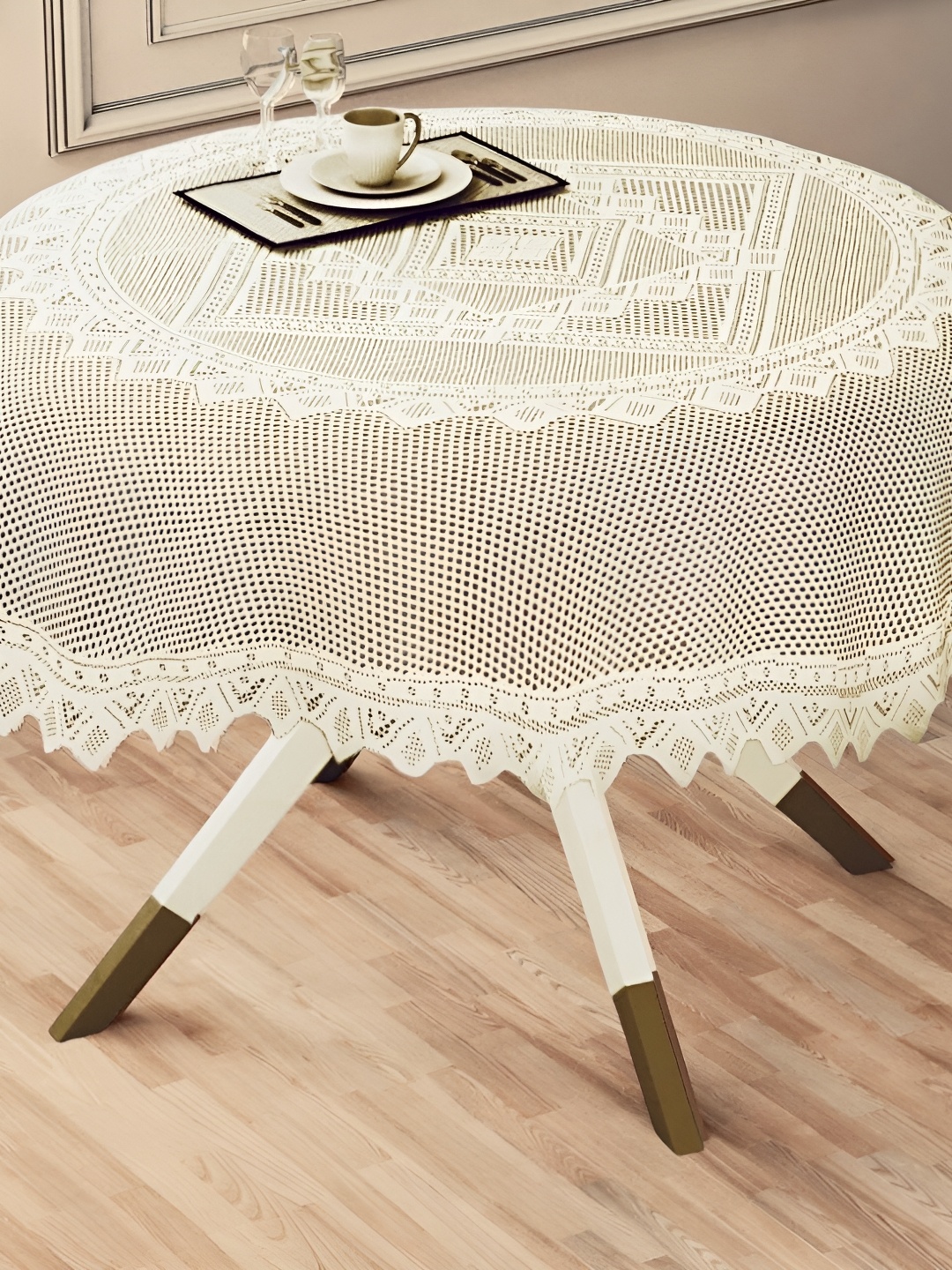 

BIGGER FISH Beige 6-Seater Table Cover