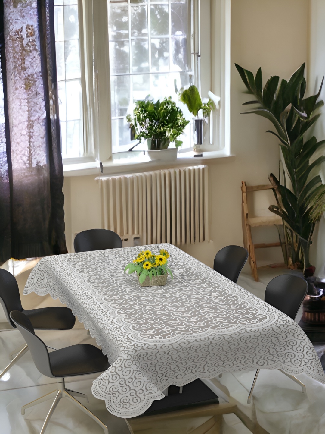 

BIGGER FISH White Floral Cotton 6-Seater Table Cover