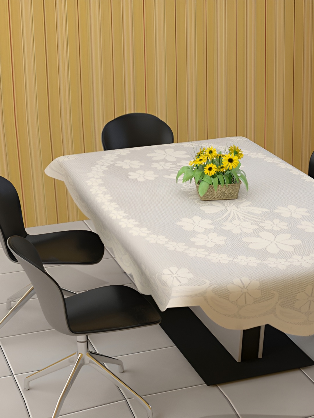 

BIGGER FISH Beige Cotton 6-Seater Table Cover