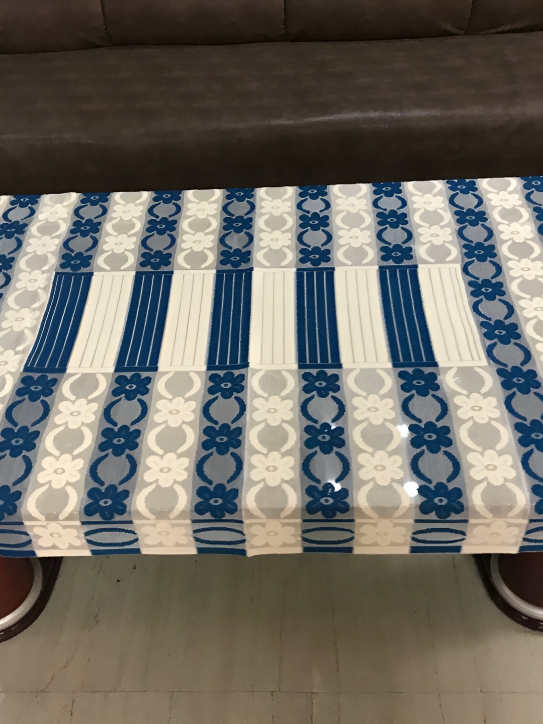 

BIGGER FISH Blue & White Floral Cotton 4-Seater Table Cover