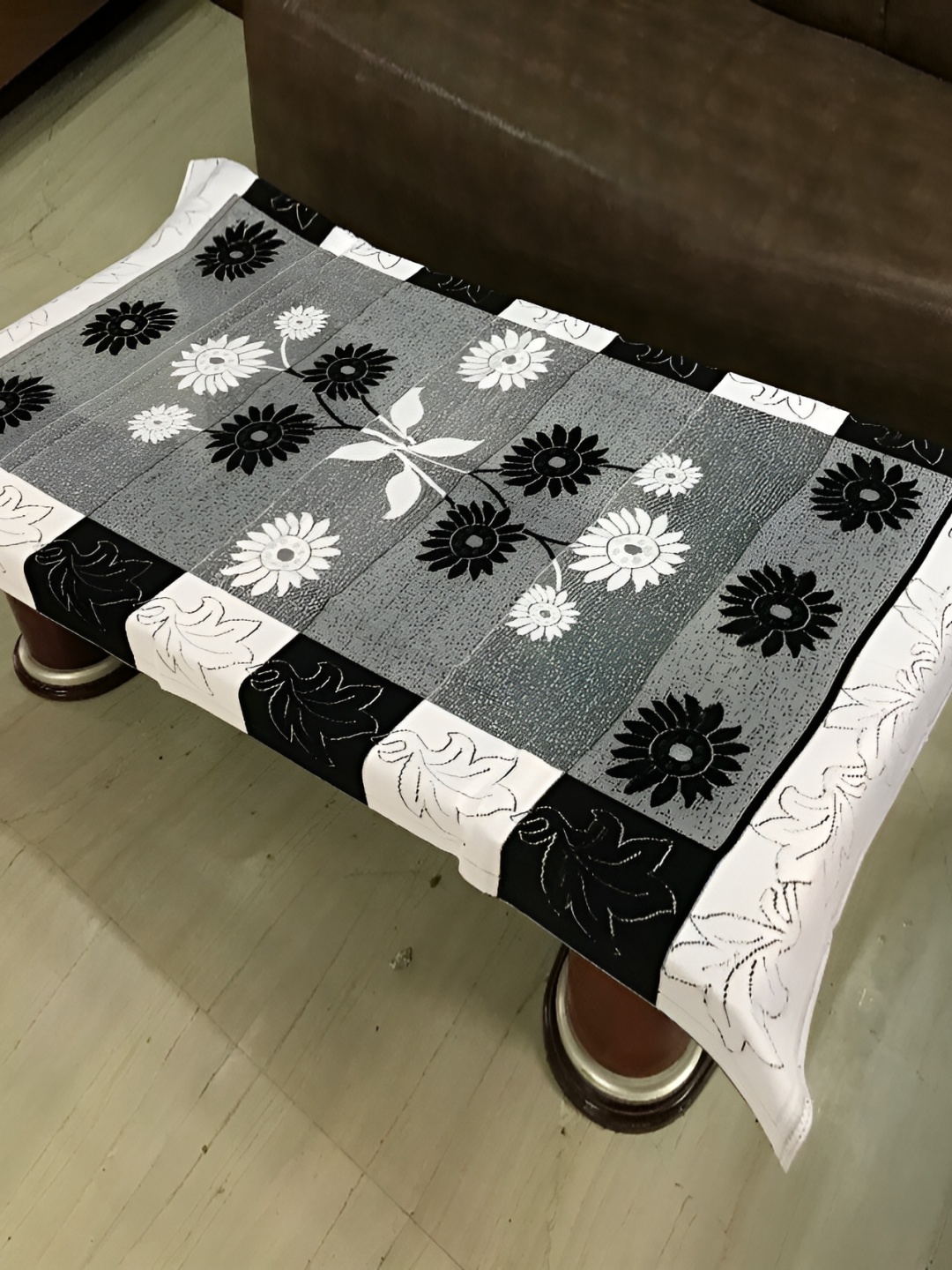 

BIGGER FISH Black & White Cotton 4 Seater Table Cover