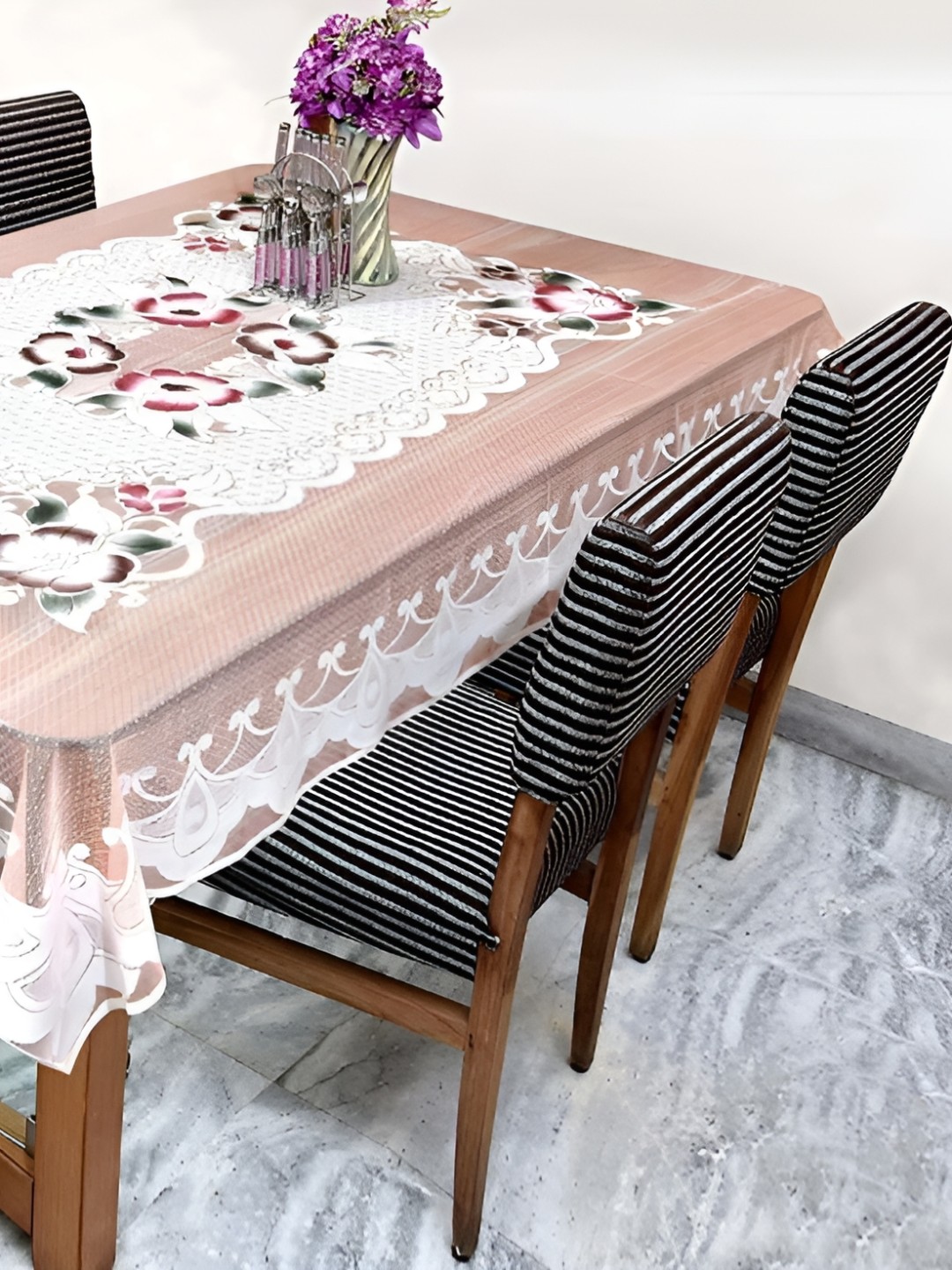 

BIGGER FISH Beige Cotton 6-Seater Table Cover, Multi