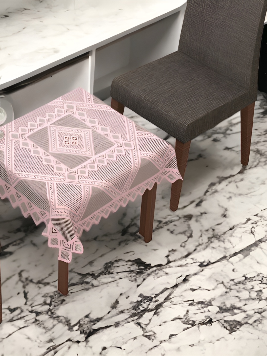 

BIGGER FISH Pink Cotton 2-Seater Table Cover