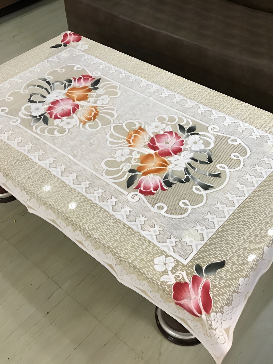 

BIGGER FISH Cream & White Floral Cotton 4-Seater Table Cover