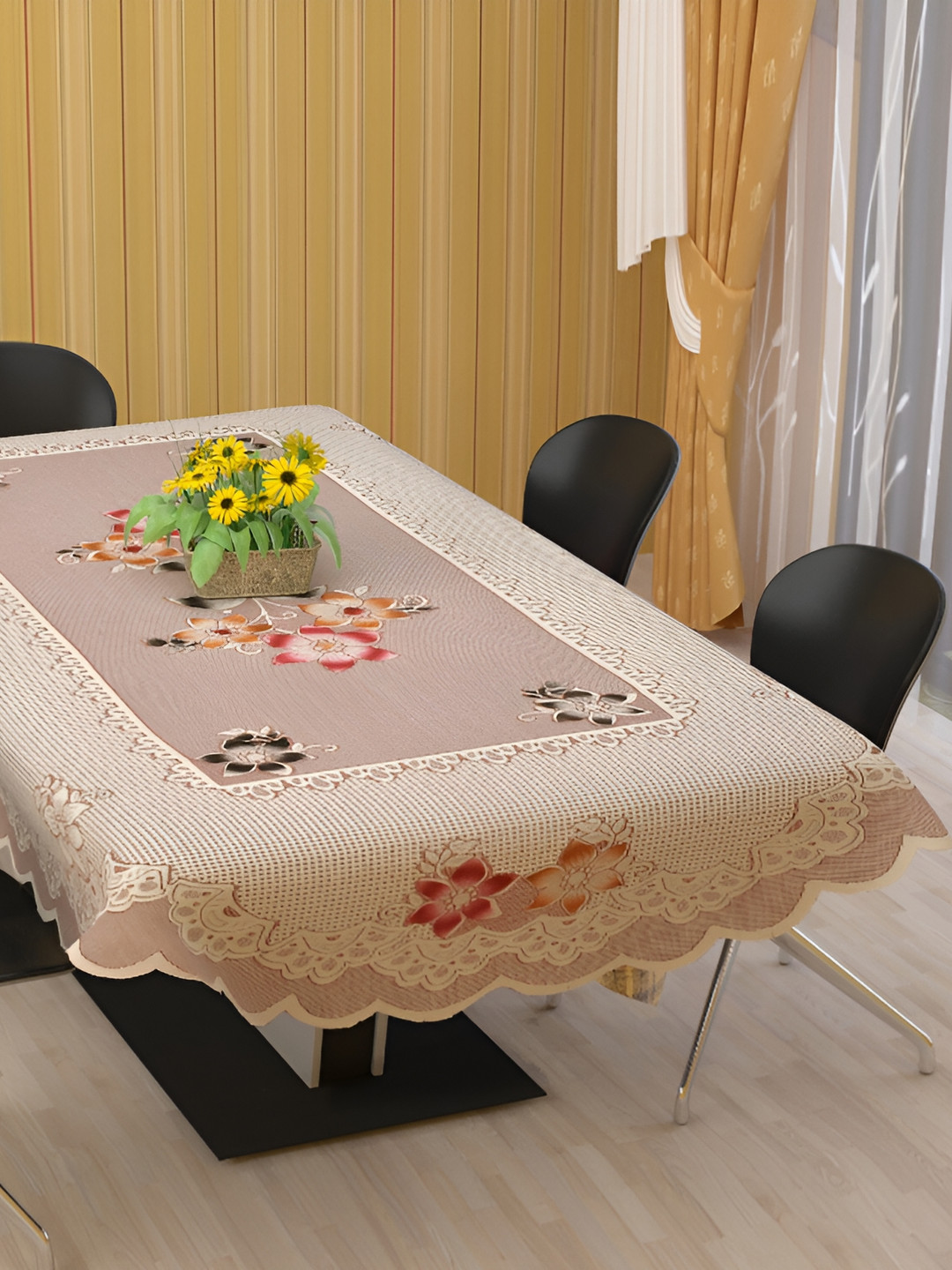 

BIGGER FISH Beige & White Cotton 6Seater Table Cover