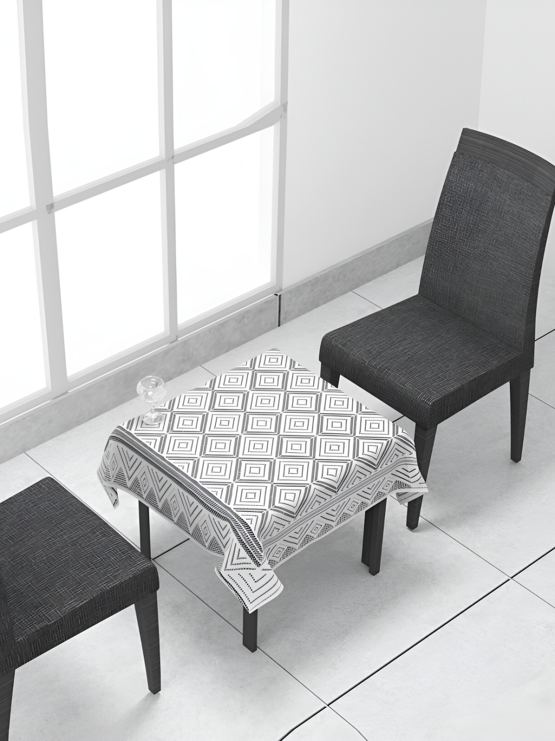 

BIGGER FISH White Cotton 2-Seater Table Cover