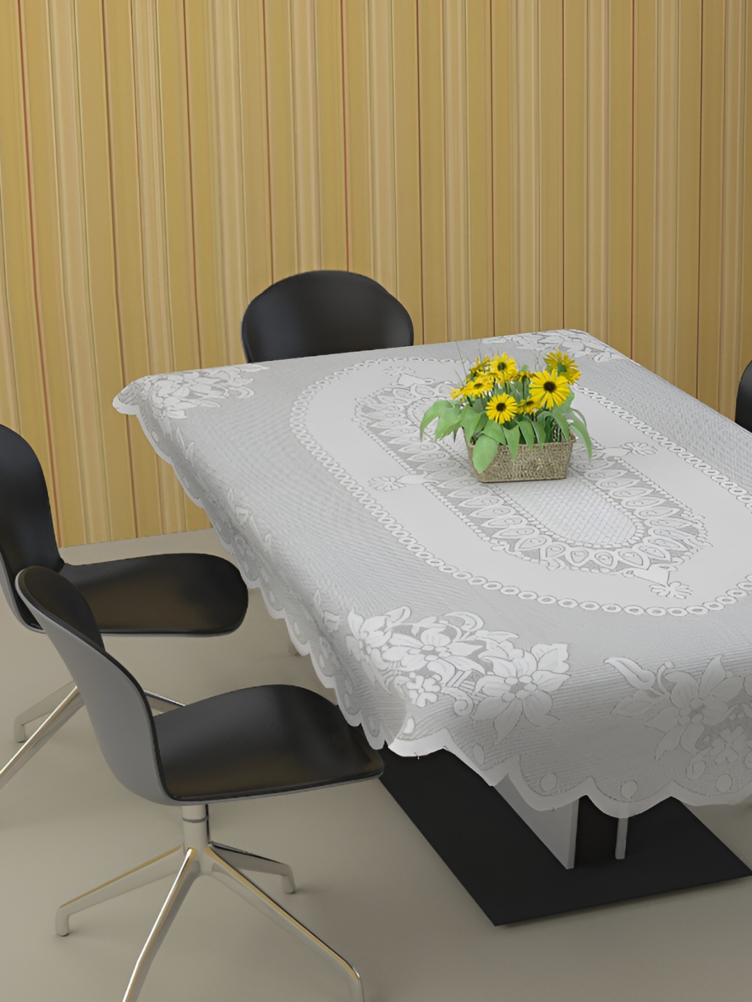 

BIGGER FISH Beige Floral Cotton 8-Seater Table Cover