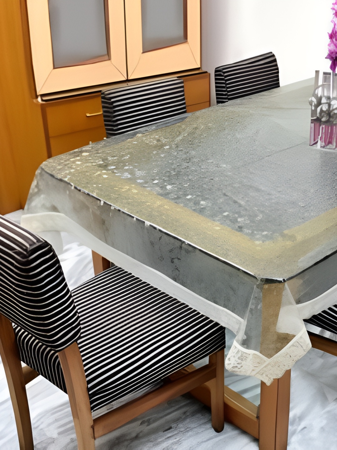 

BIGGER FISH Transparent Geometric Printed 6-Seater Table Cover