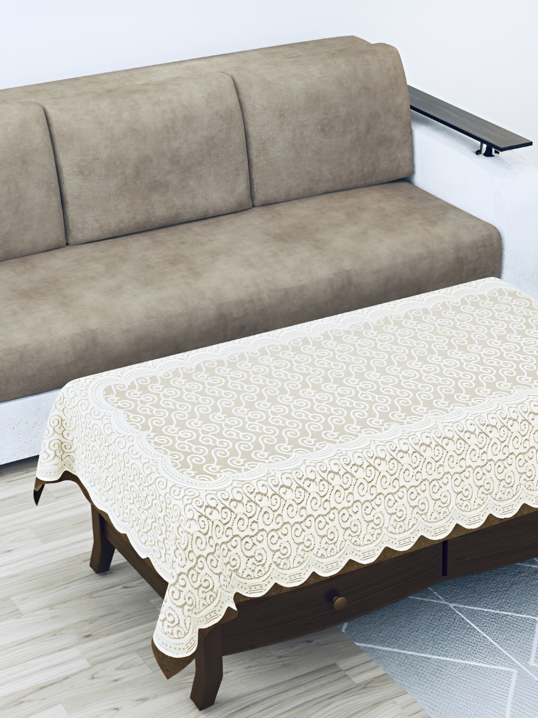

BIGGER FISH Beige & White Cotton 6 Seater Table Cover
