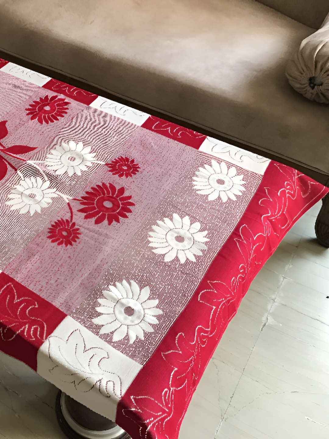 

BIGGER FISH Red Cotton 4-Seater Table Cover