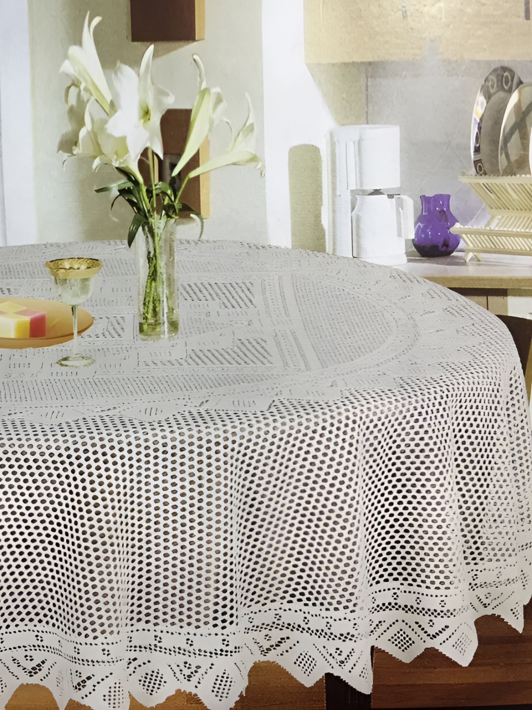 

BIGGER FISH White & Black Abstract 4 Seater Table Cover