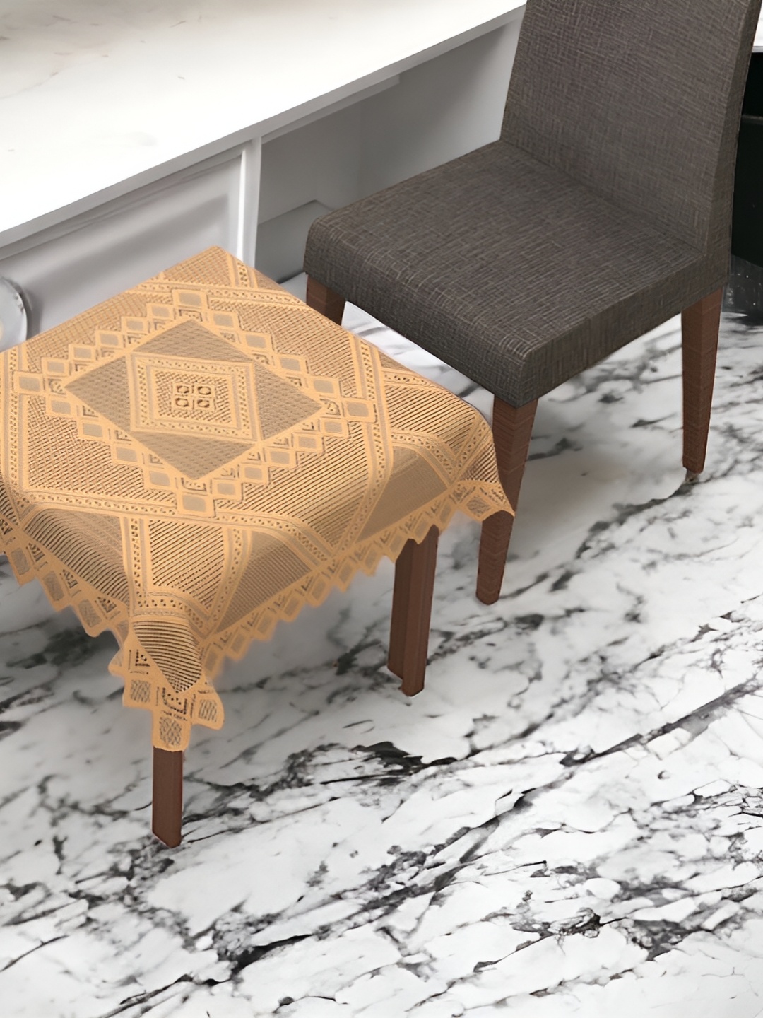 

BIGGER FISH Gold-Toned Self Design Square 2-Seater Table Cover