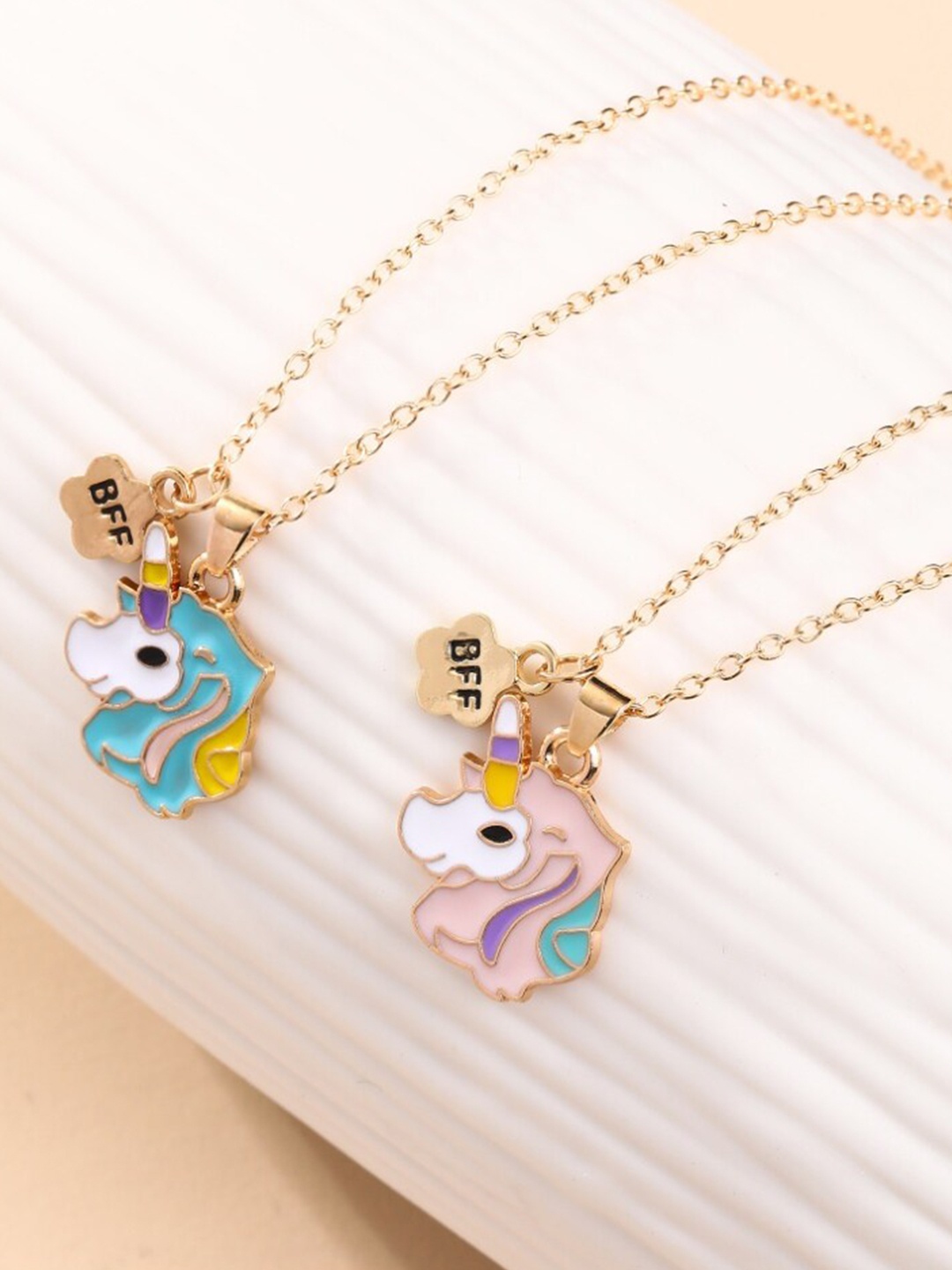 

EL REGALO Set Of 2 Unicorn Textured Pendant With Chain, Gold
