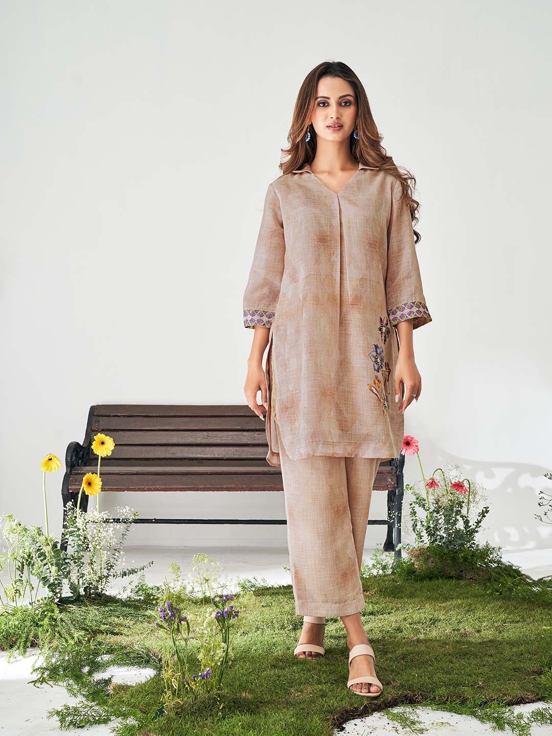 

DRESOUL Printed V-Neck Tunic With Trouser, Beige