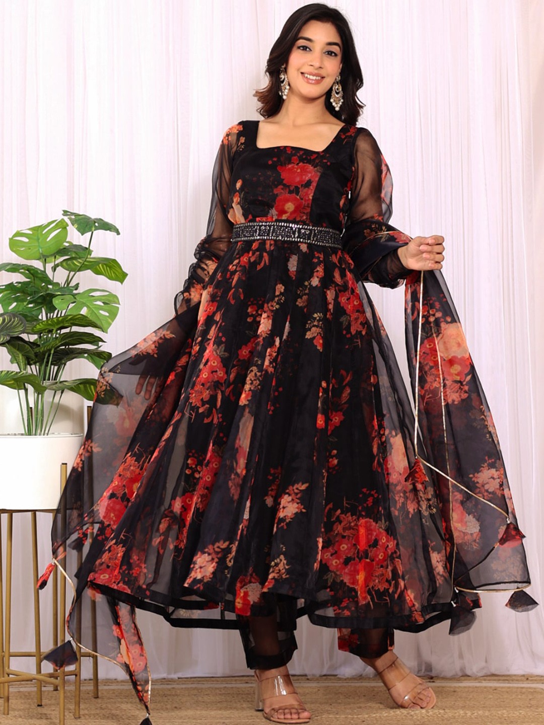 

LABEL KANUPRIYA Floral Printed Anarkali Kurta With Trousers & Dupatta, Black