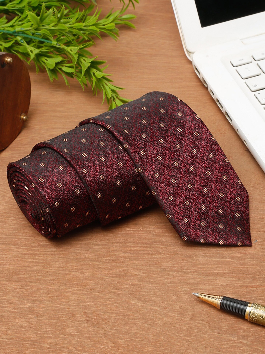 

Cantabil Men Woven Design Broad Tie, Maroon