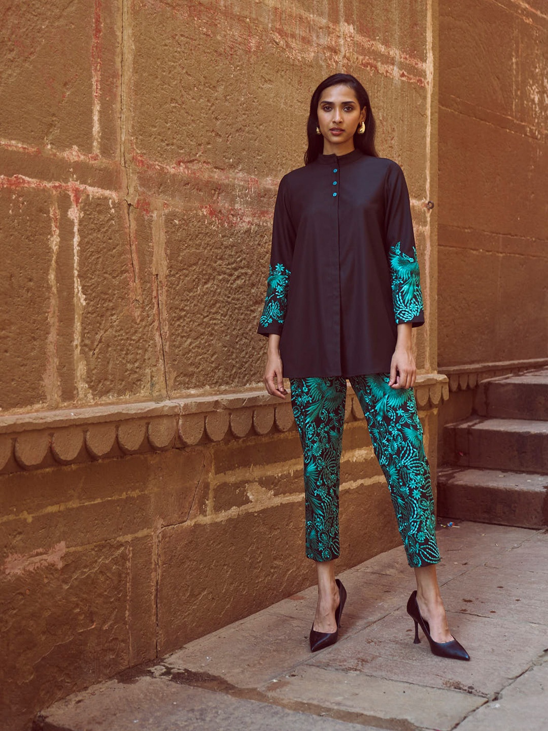 

Dash and Dot Floral Embroidered Straight Kurti, Black