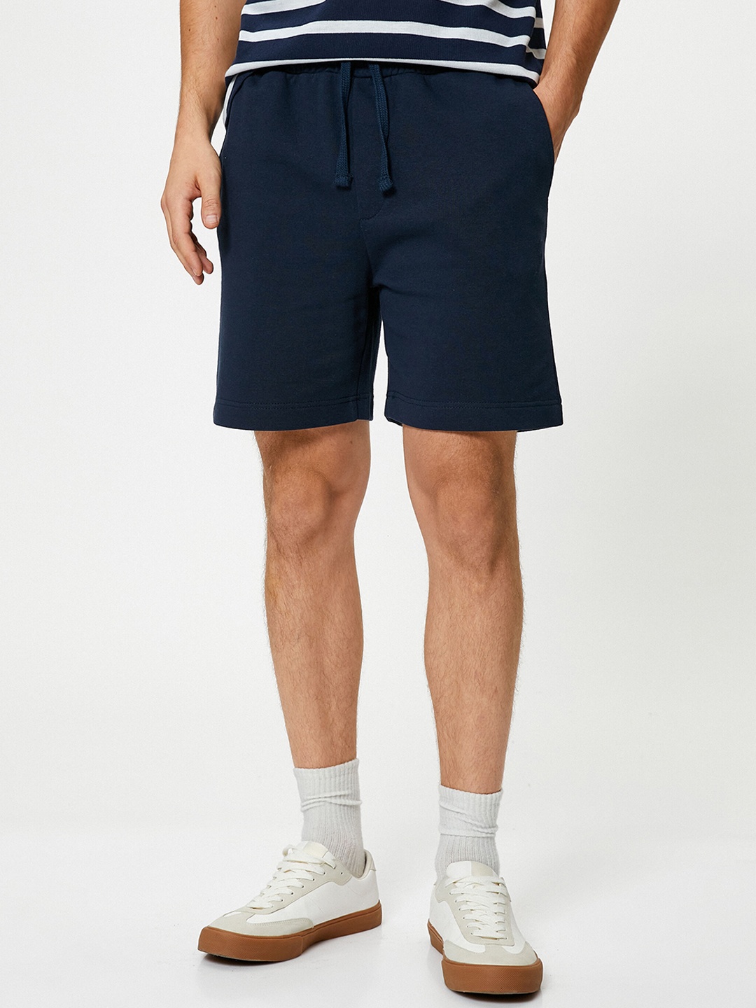 

Koton Men Mid-Rise Regular Shorts, Navy blue