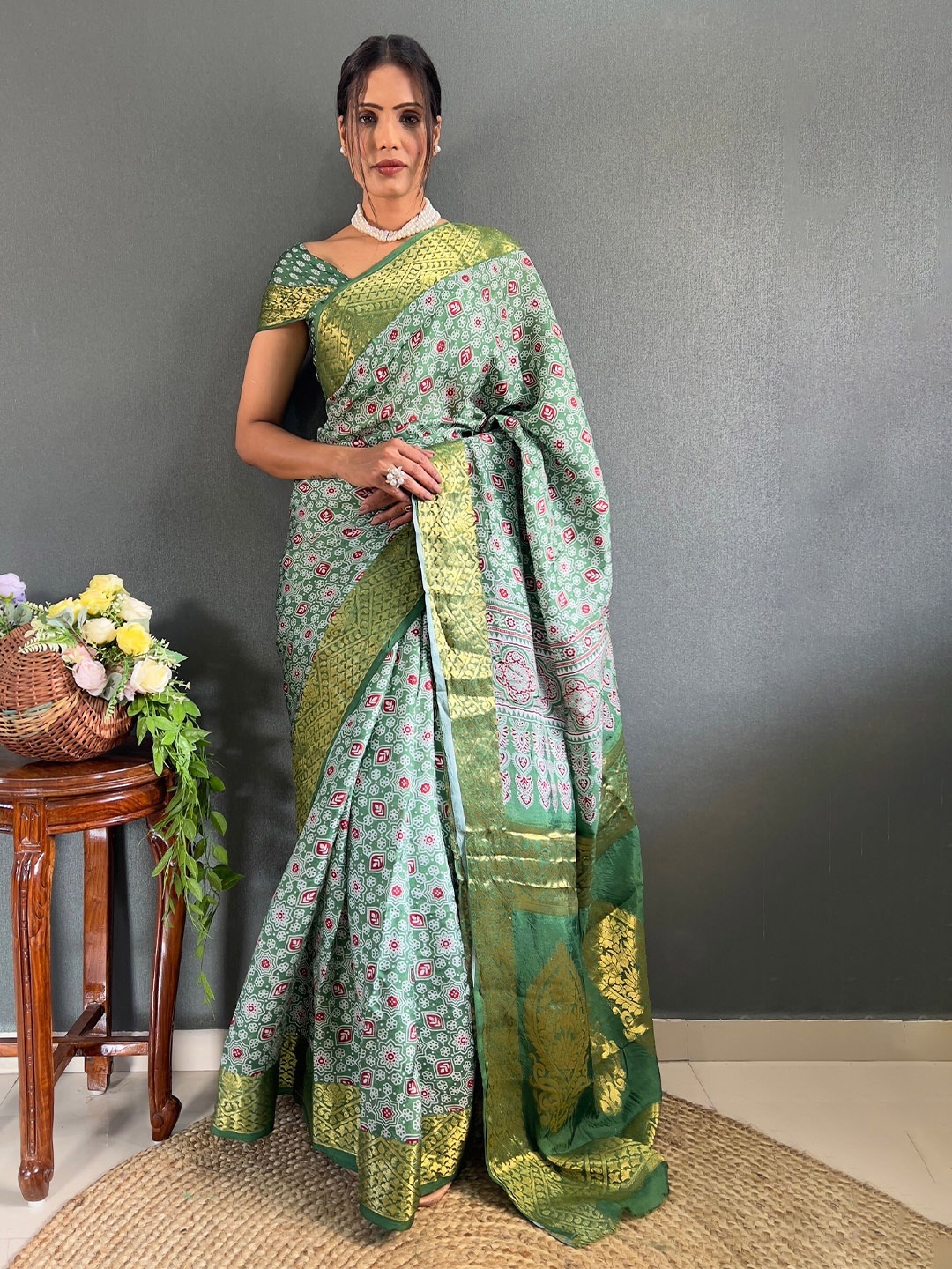 

Anouk Floral Printed Zari Saree, Green