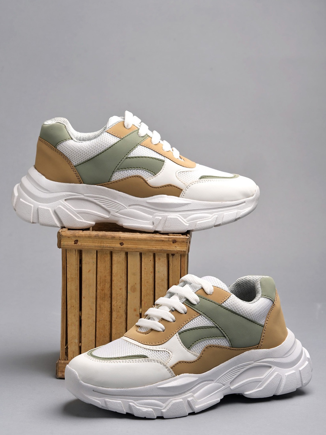 

MOZAFIA Women Colourblocked Lightweight Sneakers, Beige