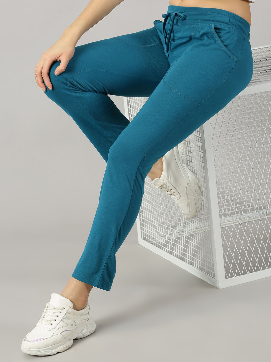 

AUSK Women Relaxed Slim Fit Mid-Rise Trouser, Teal