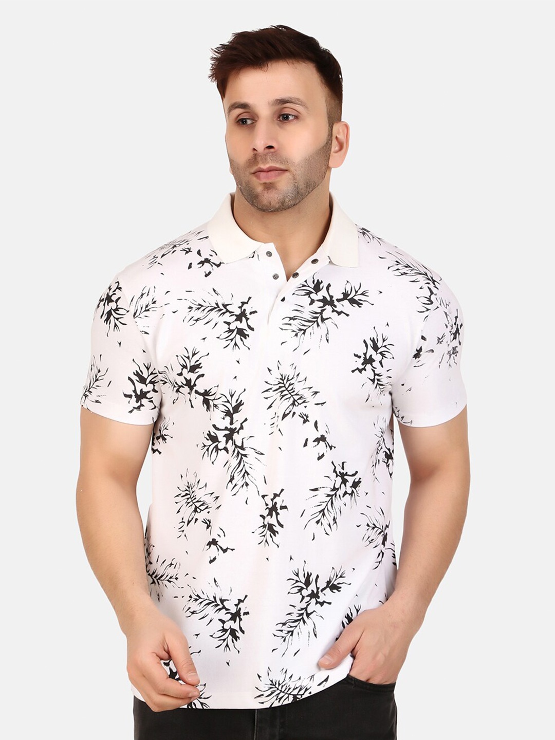 

WELL QUALITY Printed Polo Collar Short Sleeves Regular Fit T-shirt, White