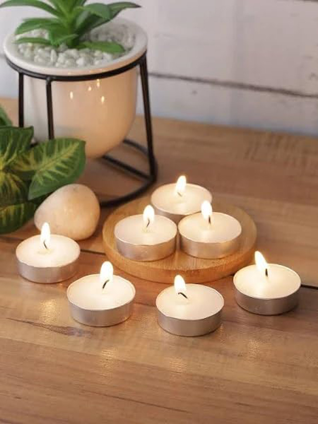 

PUFFSMART White & Silver-Toned 50 Pieces Round Tea Light Candles