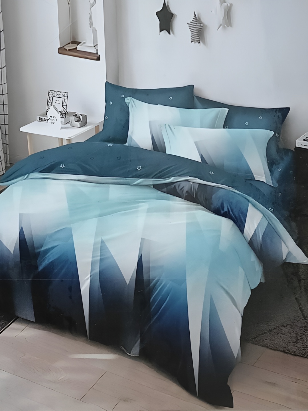 

Signature Blue & White 160 TC King Bedsheet with 2 Pillow Covers