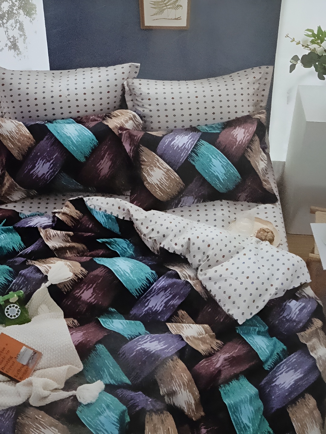 

Signature Blue & Brown 160 TC King Bedsheet with 2 Pillow Covers