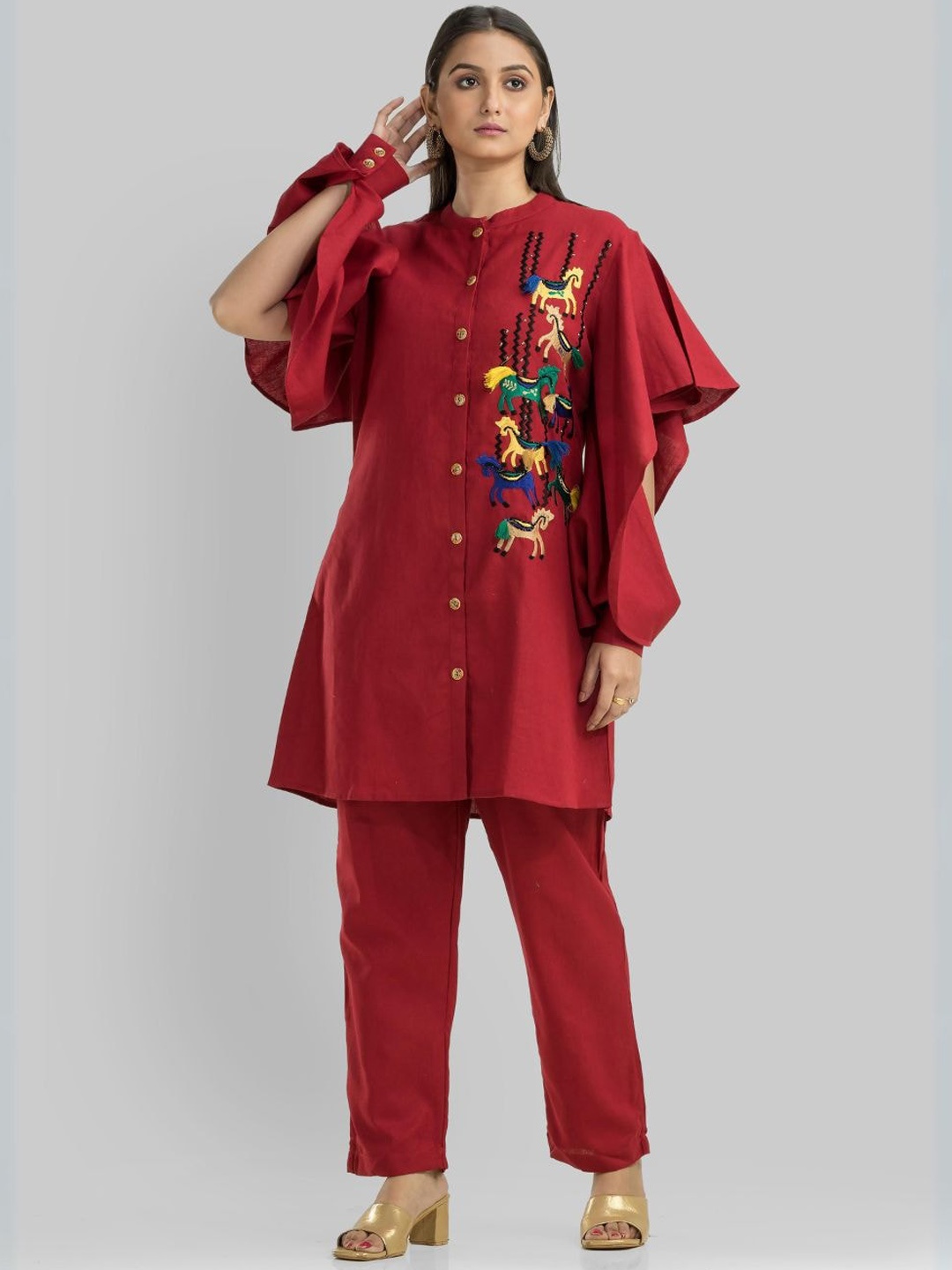 

Zolo Label Embroidered Mandarin Collar Tunic With Mid-Rise Trousers, Red