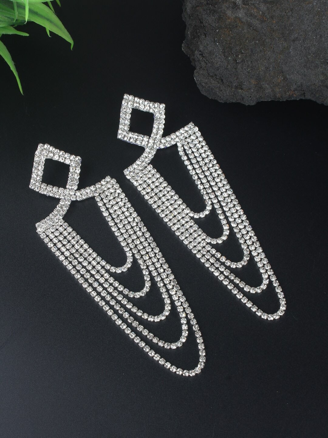 

DressBerry Silver-Toned Silver-Plated Rhinestone Contemporary Drop Earrings